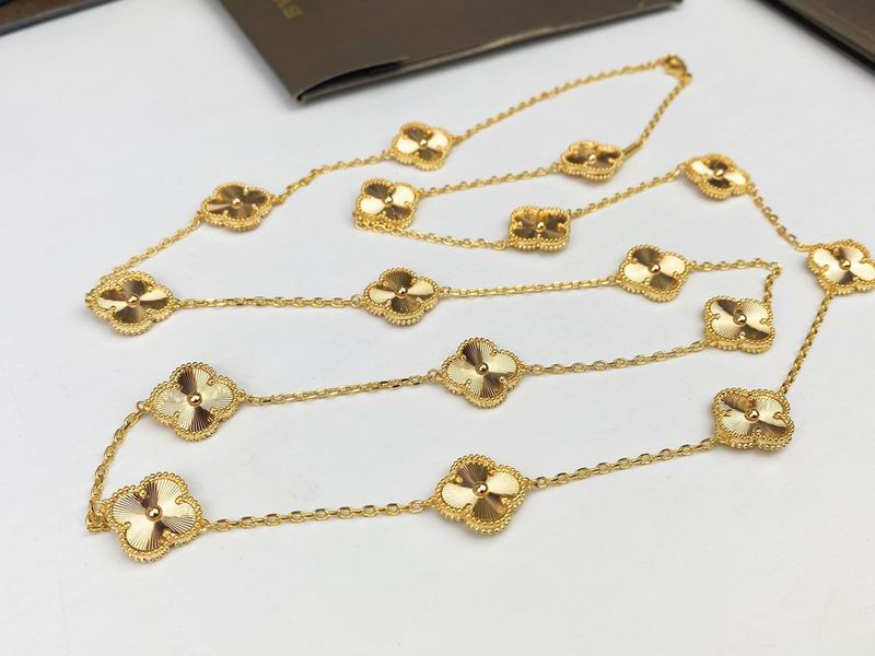 Van Cleef & Arpels necklace 12yxq47 (1)