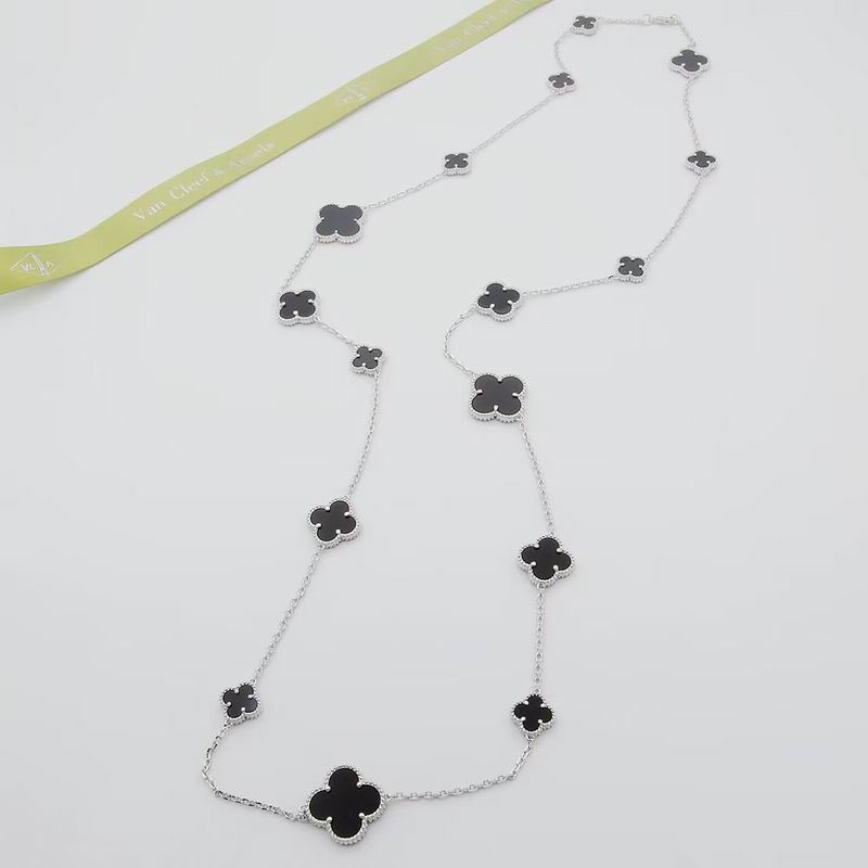 Van Cleef & Arpels necklace 12yxq48 (2)