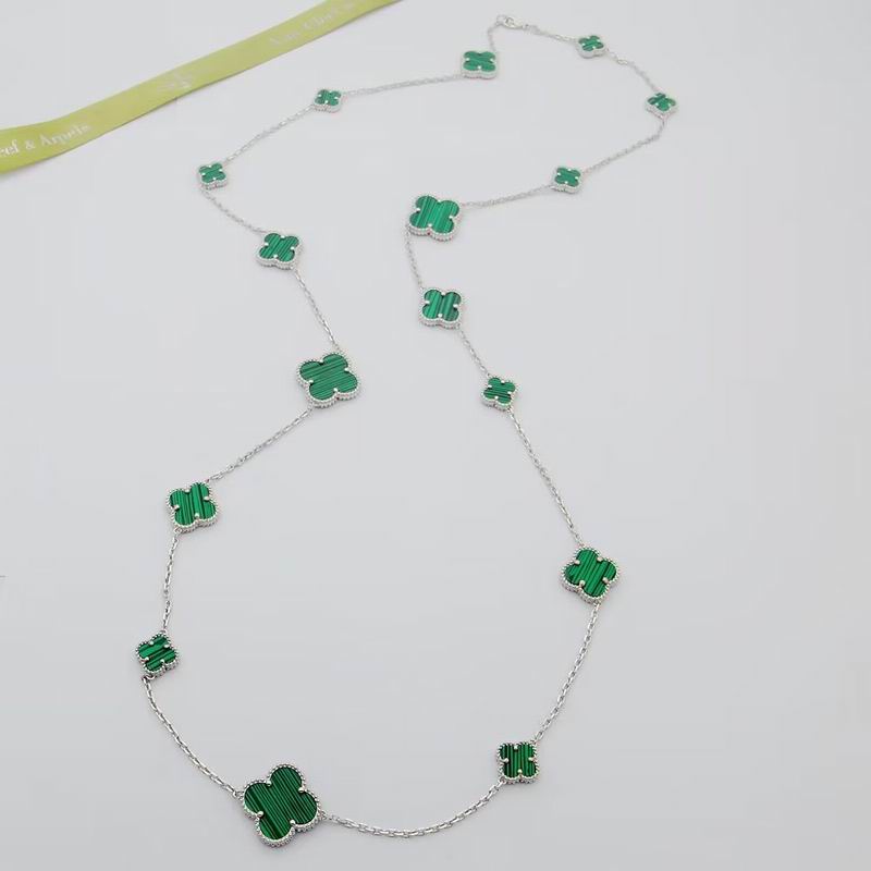 Van Cleef & Arpels necklace 12yxq50 (2)