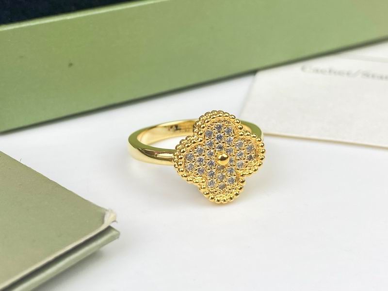 Van Cleef & Arpels ring 12yxq03 (1)