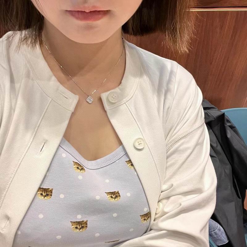 Van Cleef & Arpels suits 09yxq03 (3)