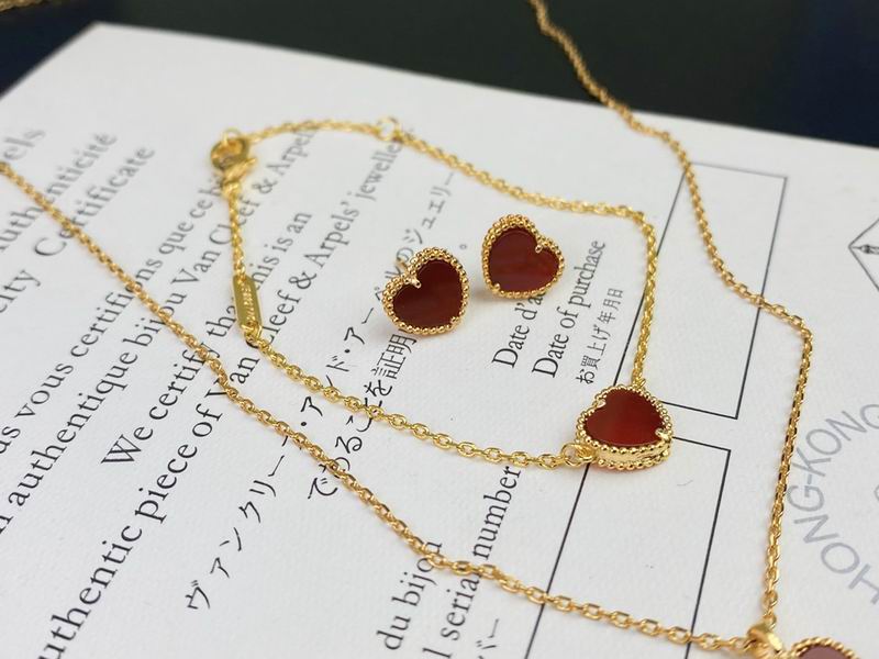 Van Cleef & Arpels suits 10yxq02 (6)