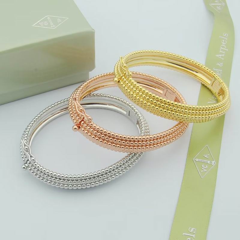 Van Cleef & Arpels suits 11yxq01 (3)