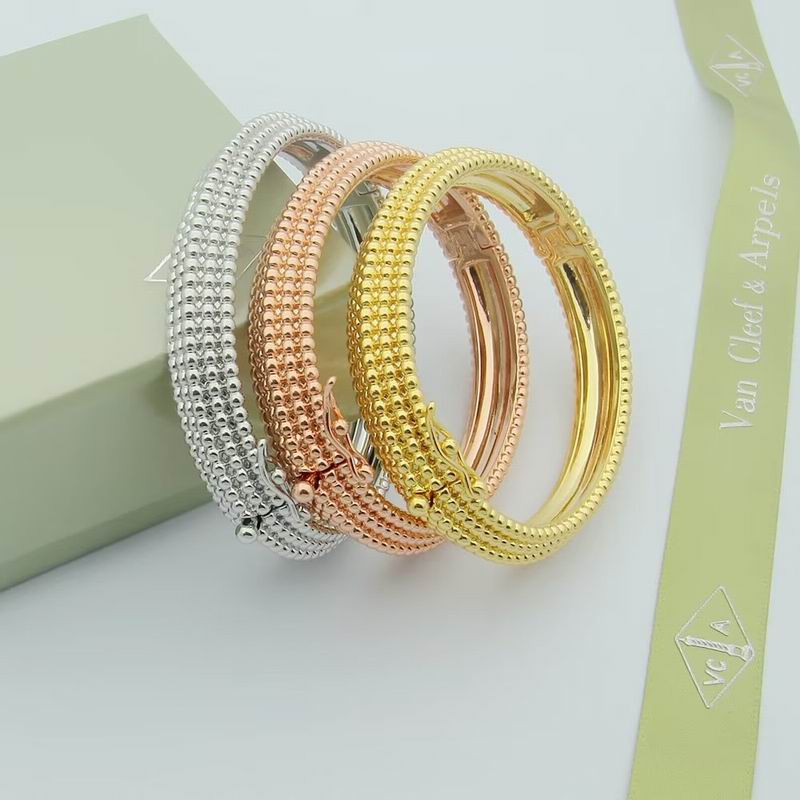 Van Cleef & Arpels suits 11yxq01 (4)