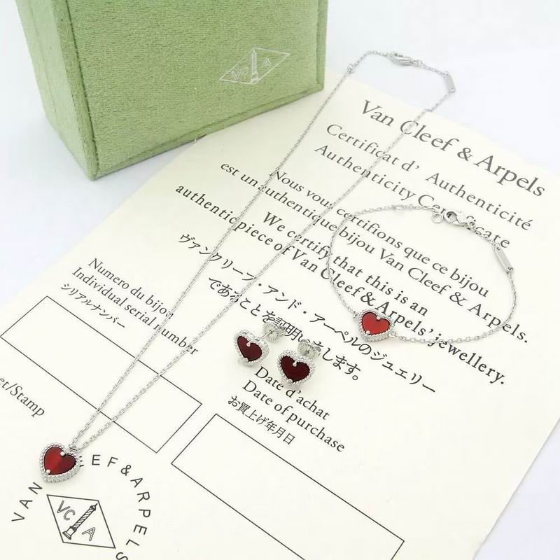 Van Cleef & Arpels suits 11yxq03 (3)