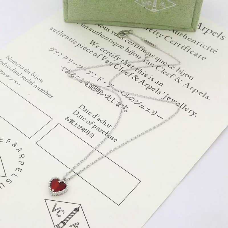 Van Cleef & Arpels suits 11yxq04 (2)