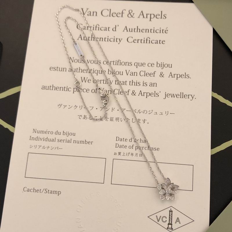 Van Cleef & Arpels suits 12yxq01 (2)