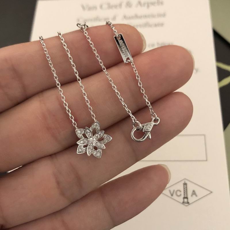 Van Cleef & Arpels suits 12yxq01 (6)