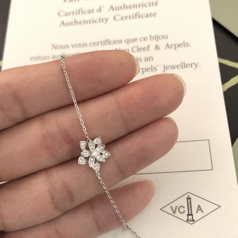 Van Cleef & Arpels suits 12yxq01 (7)