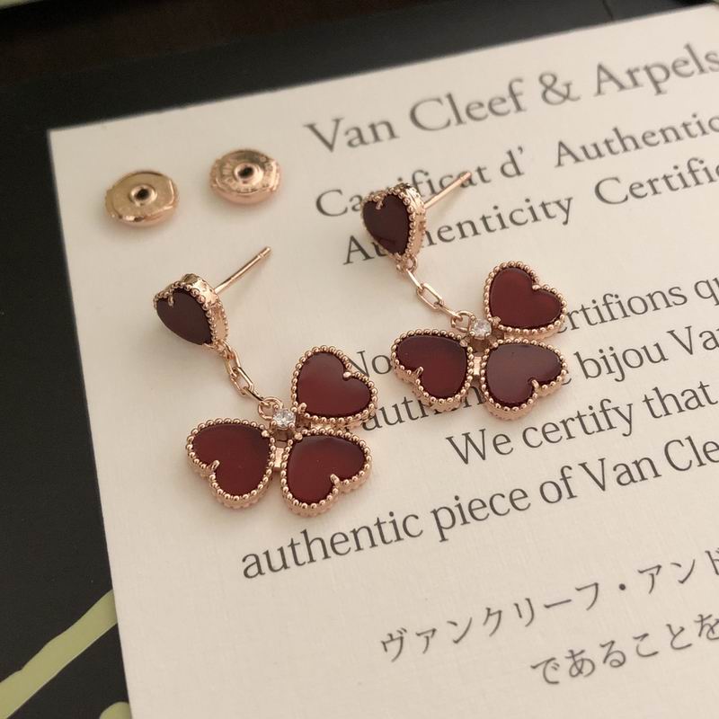 Van Cleef & Arpels suits 12yxq02 (4)