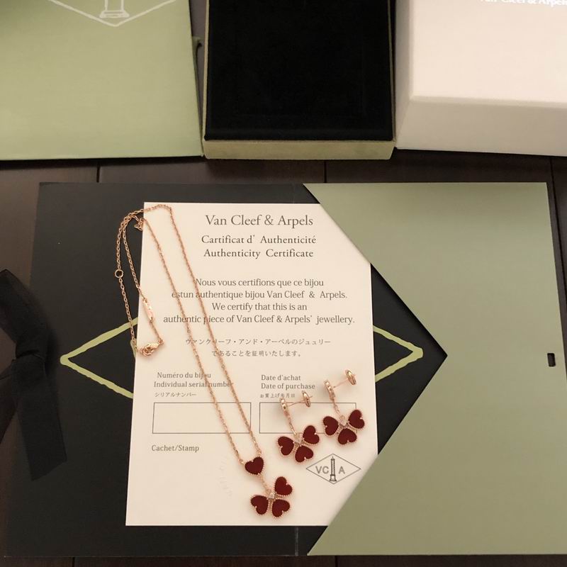 Van Cleef & Arpels suits 12yxq02 (7)