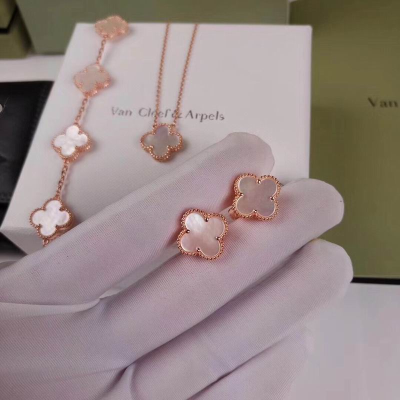 Van Cleef & Arpels suits 12yxq03 (4)