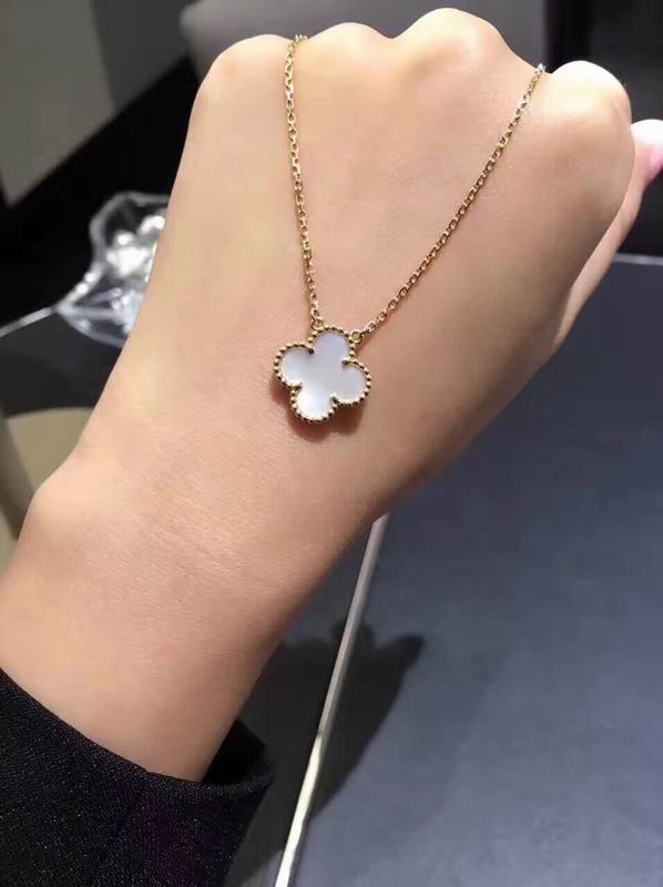 Van Cleef & Arpels suits 12yxq03 (5)