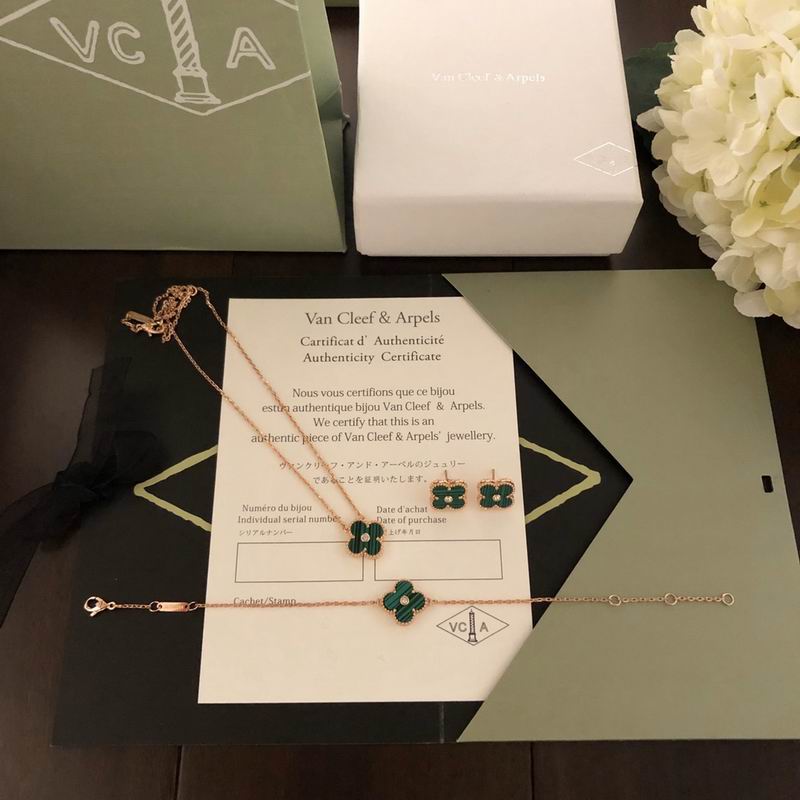 Van Cleef & Arpels suits 12yxq05 (8)