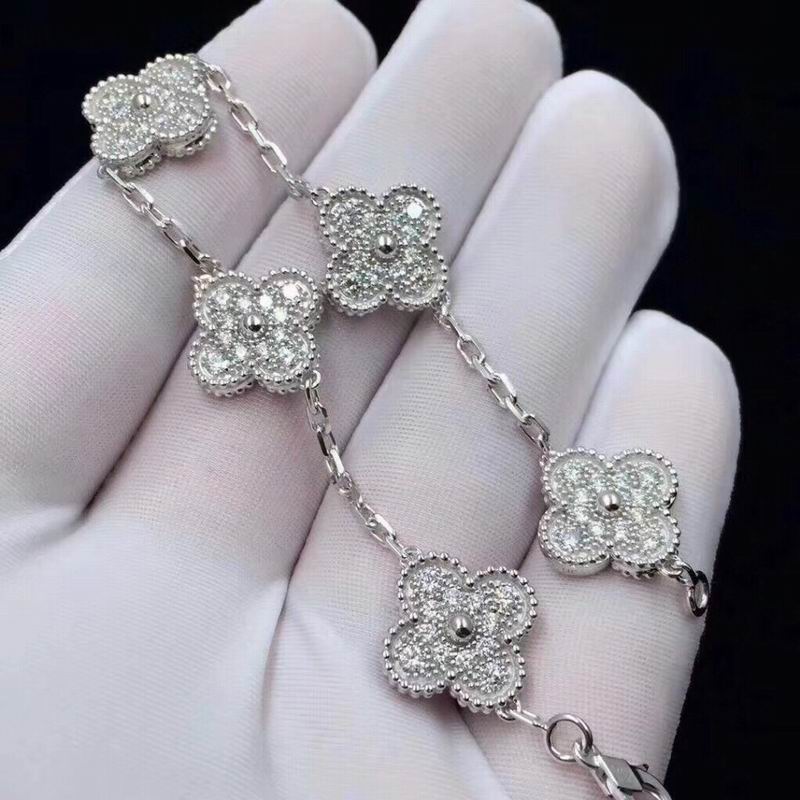 Van Cleef & Arpels suits 12yxq06 (5)