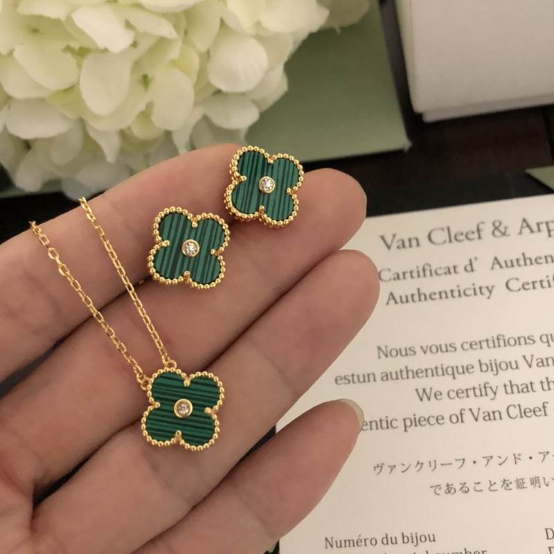 Van Cleef & Arpels suits 12yxq08 (4)