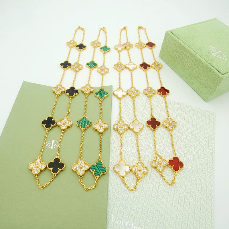 Van Cleef & Arpels suits 12yxq09 (1)