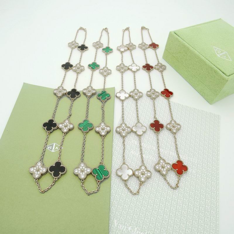 Van Cleef & Arpels suits 12yxq09 (2)