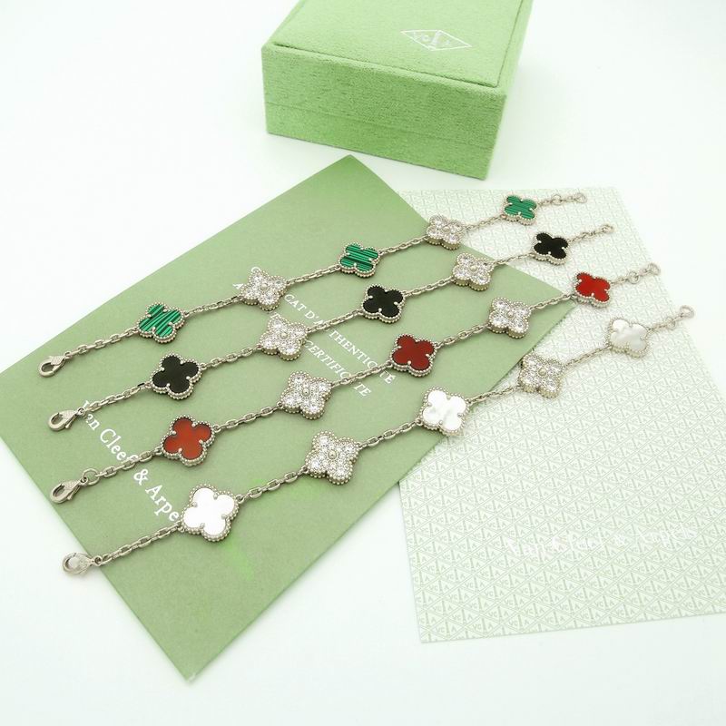 Van Cleef & Arpels suits 12yxq09 (6)