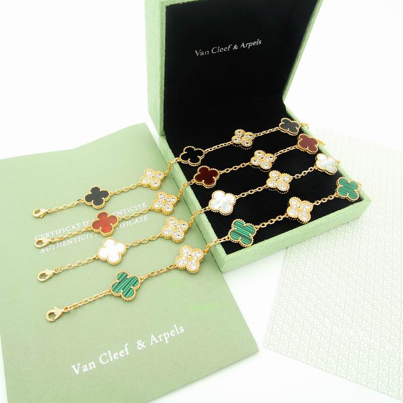 Van Cleef & Arpels suits 12yxq09 (7)