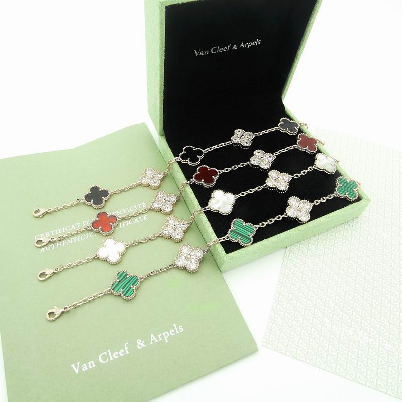 Van Cleef & Arpels suits 12yxq09 (8)