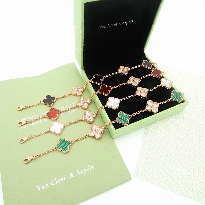 Van Cleef & Arpels suits 12yxq09 (9)
