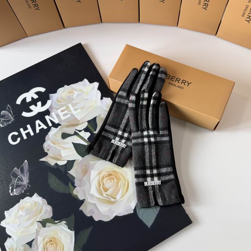 Burberry Gloves 54 (11)
