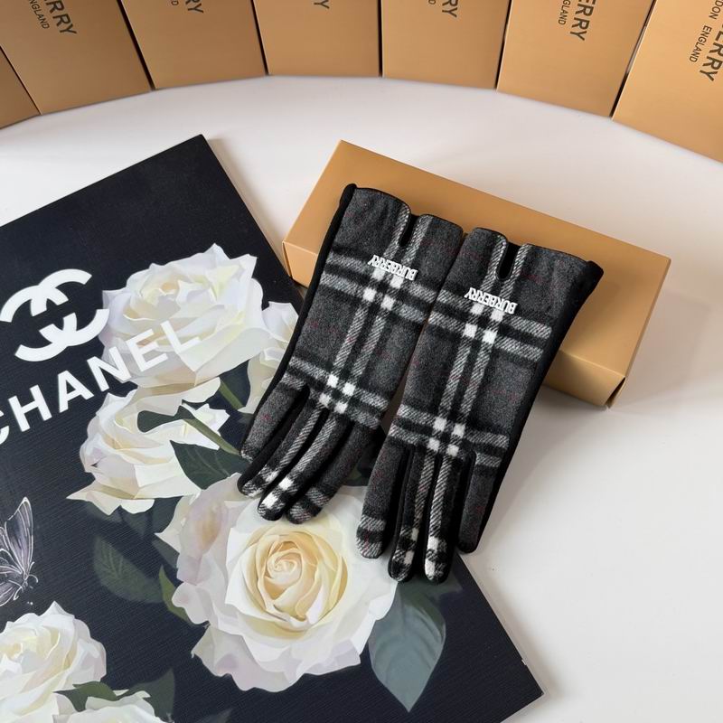 Burberry Gloves 54 (14)