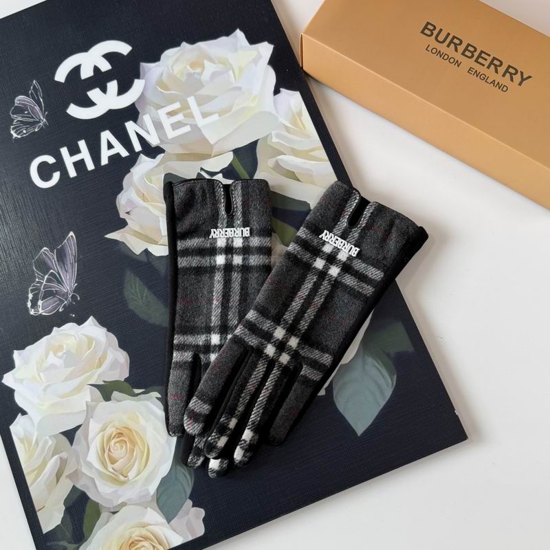 Burberry Gloves 54 (15)