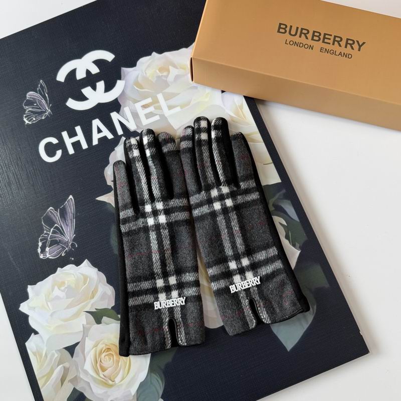 Burberry Gloves 54 (18)