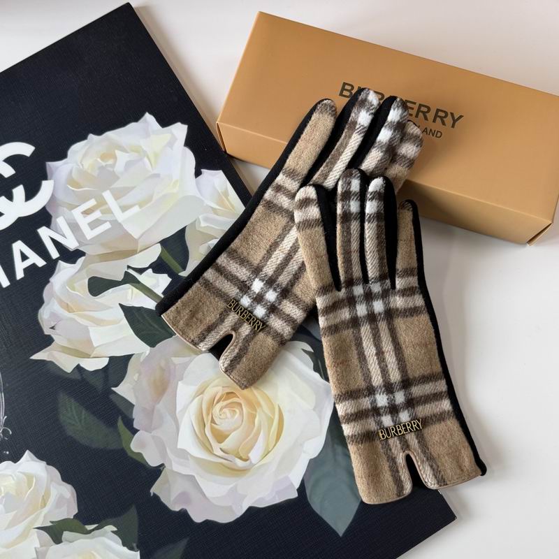 Burberry Gloves 54 (22)