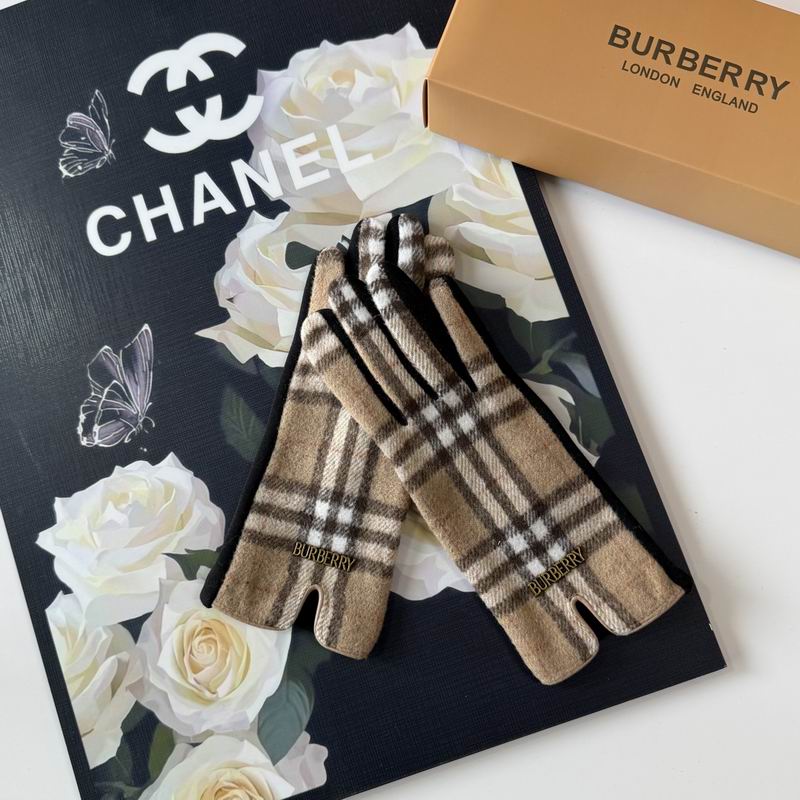 Burberry Gloves 54 (26)