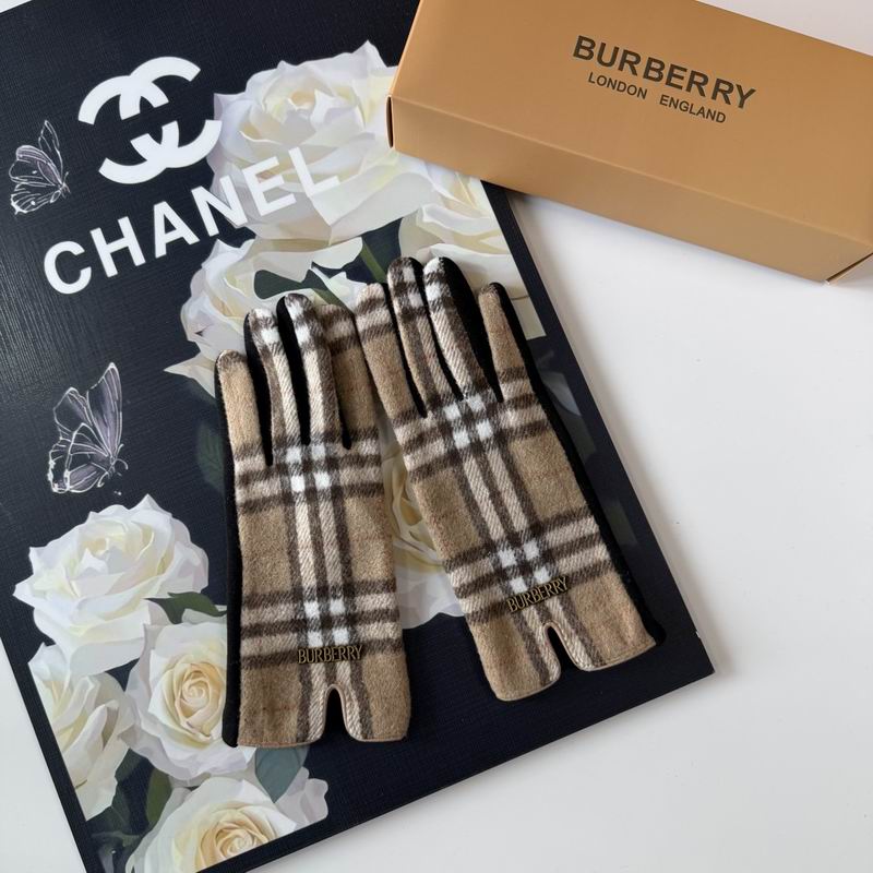 Burberry Gloves 54 (27)