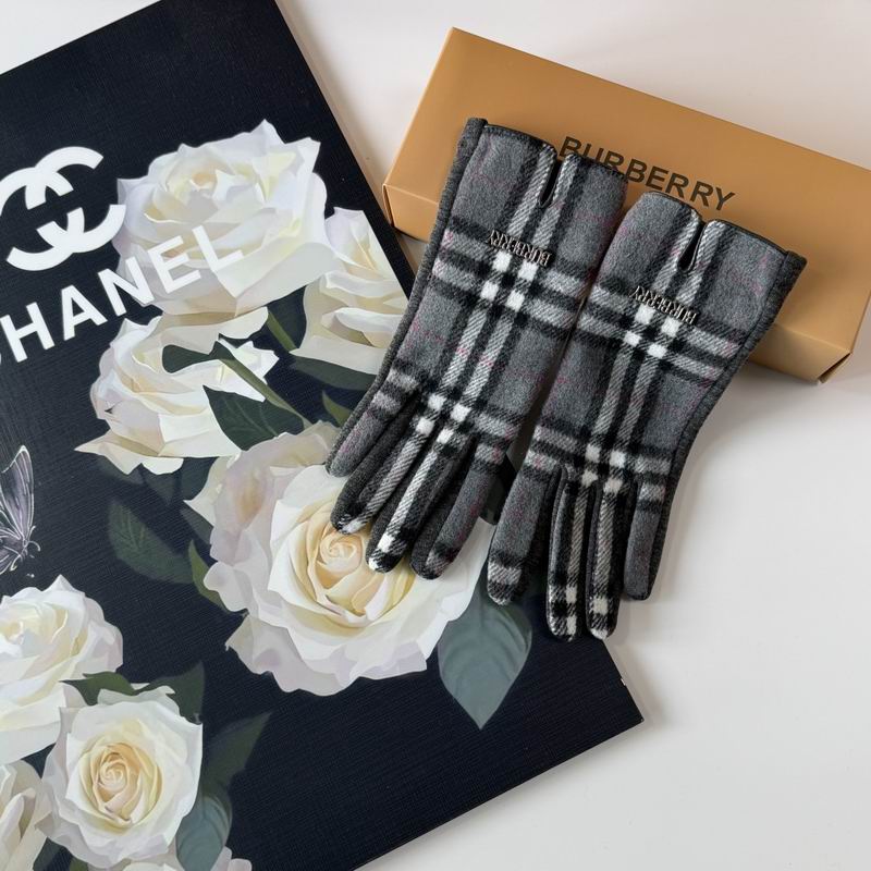 Burberry Gloves 54 (33)