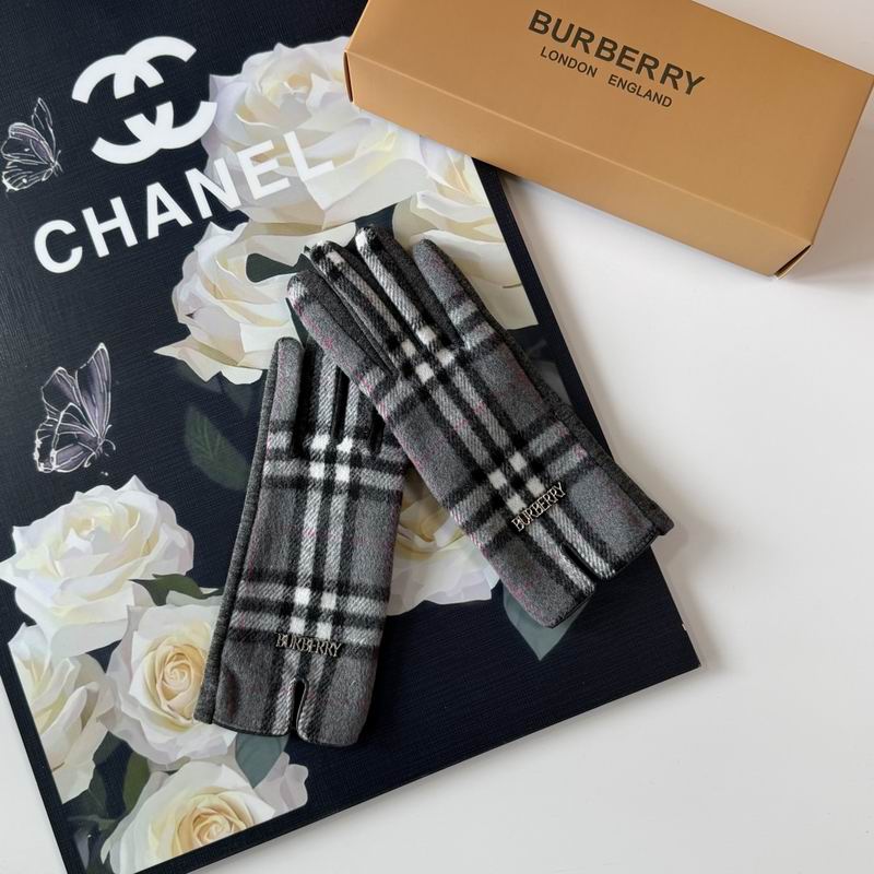 Burberry Gloves 54 (35)