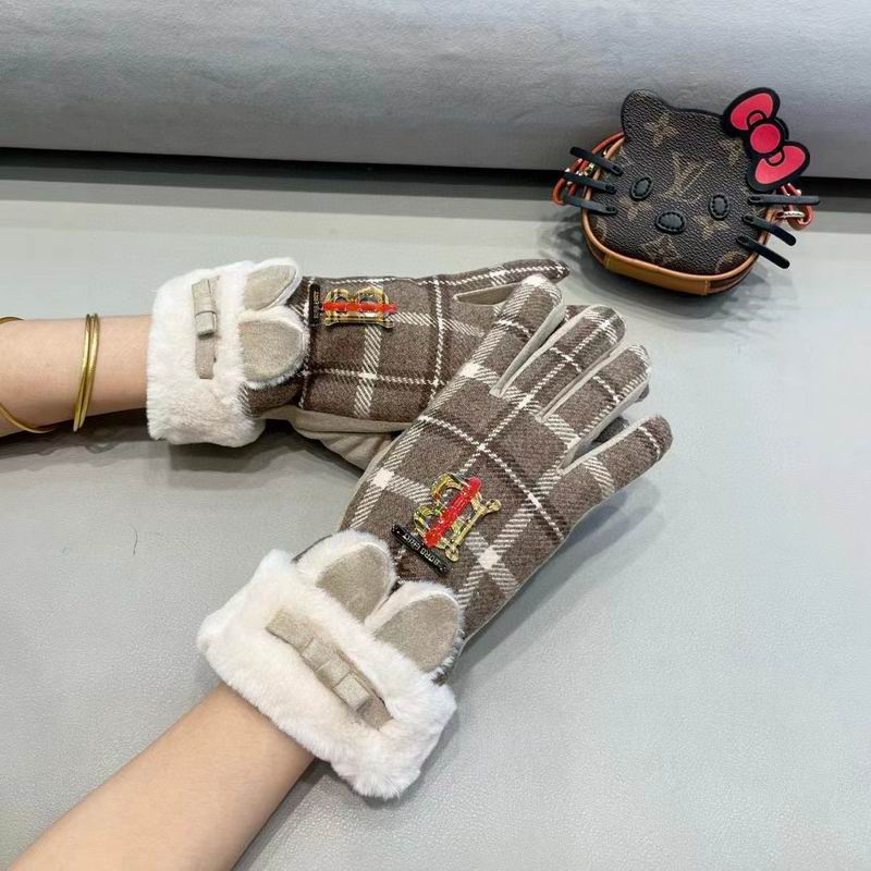 Burberry Gloves 61 (18)