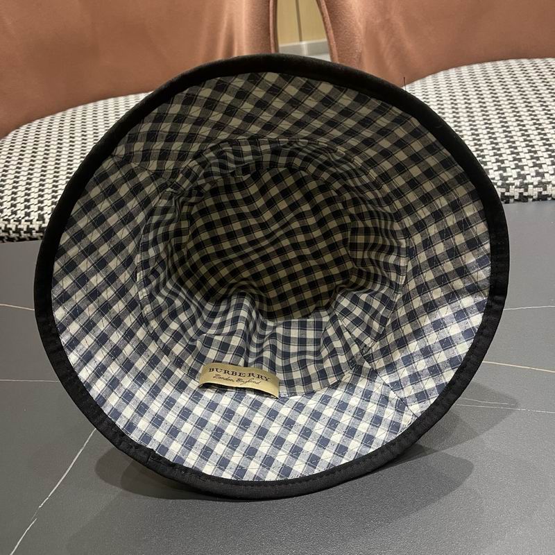 Burberry hat (351)