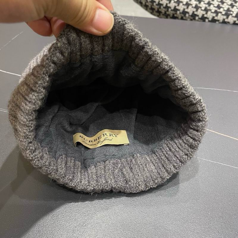Burberry hat (4941)