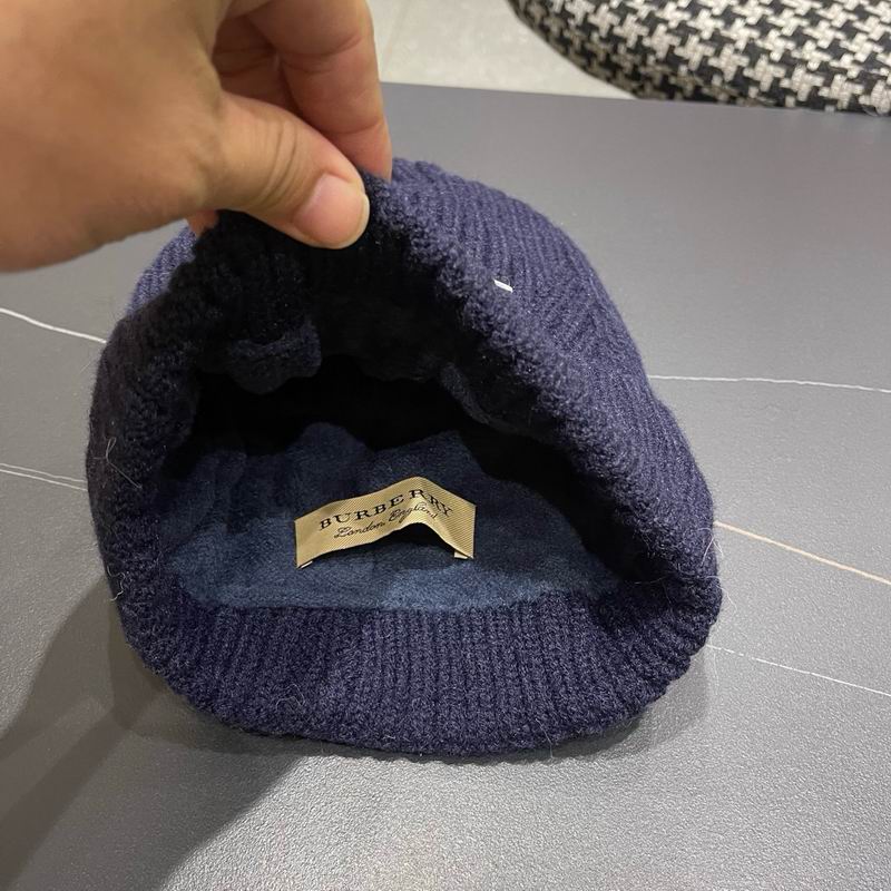 Burberry hat (4952)