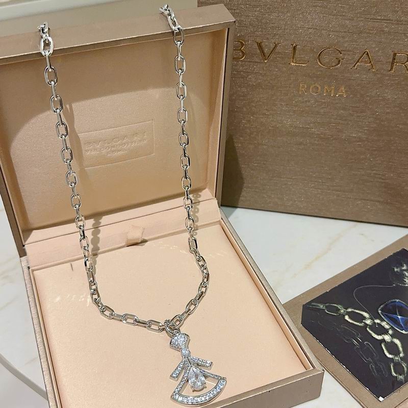 Bvlgari necklace 01yxx128 (3)