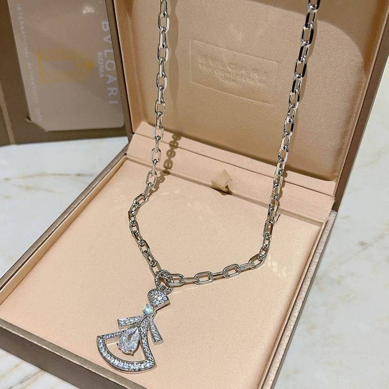 Bvlgari necklace 01yxx128 (6)