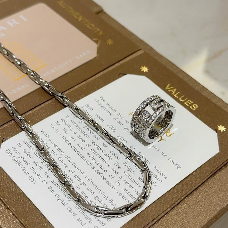Bvlgari necklace 01yxx140 (6)