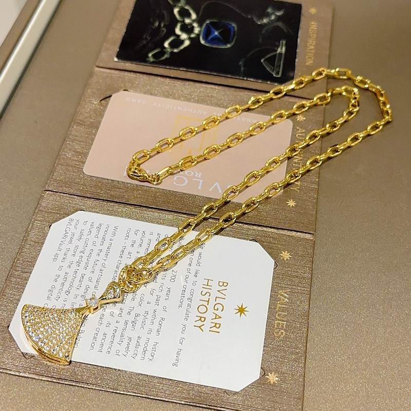 Bvlgari necklace 12yxx89 (5)