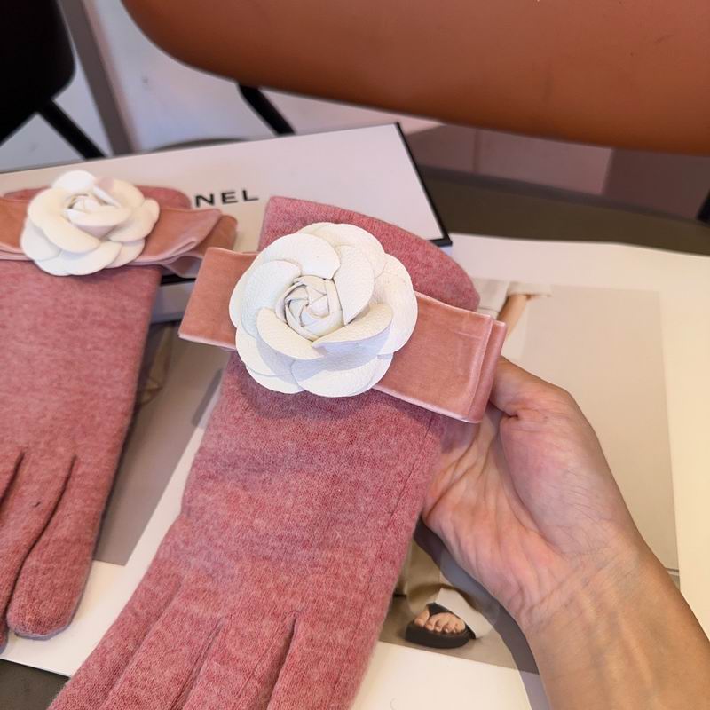 Chanel Gloves 28 (28)