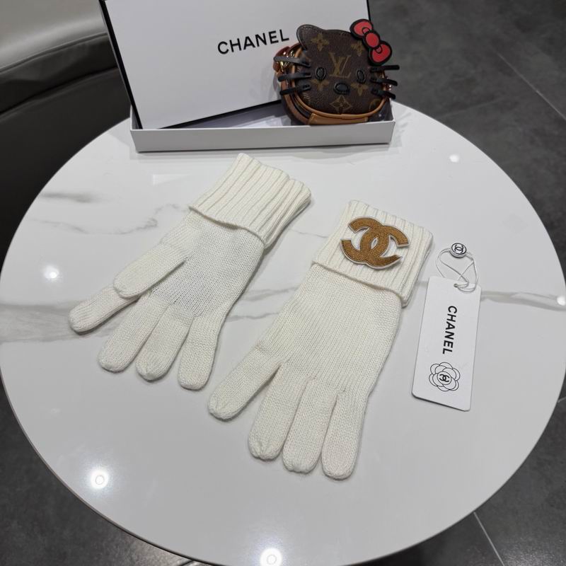 Chanel Gloves 42 (20)
