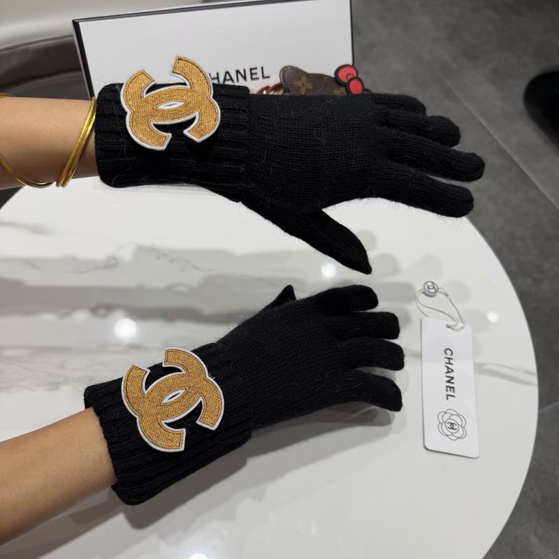 Chanel Gloves 42 (42)