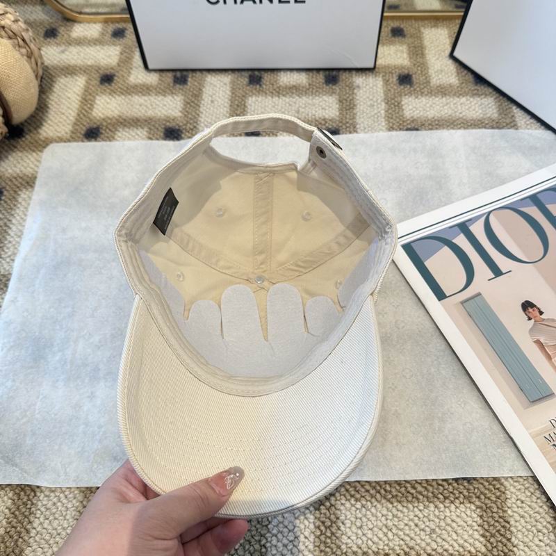 Chanel cap (106)