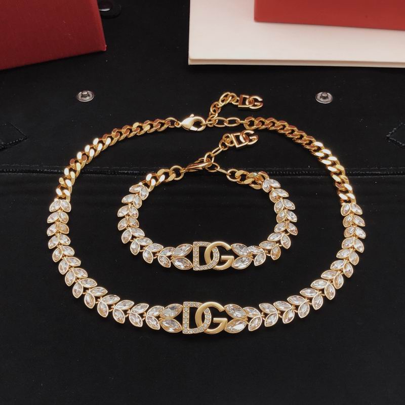 DG suits 01yxx02 (1)