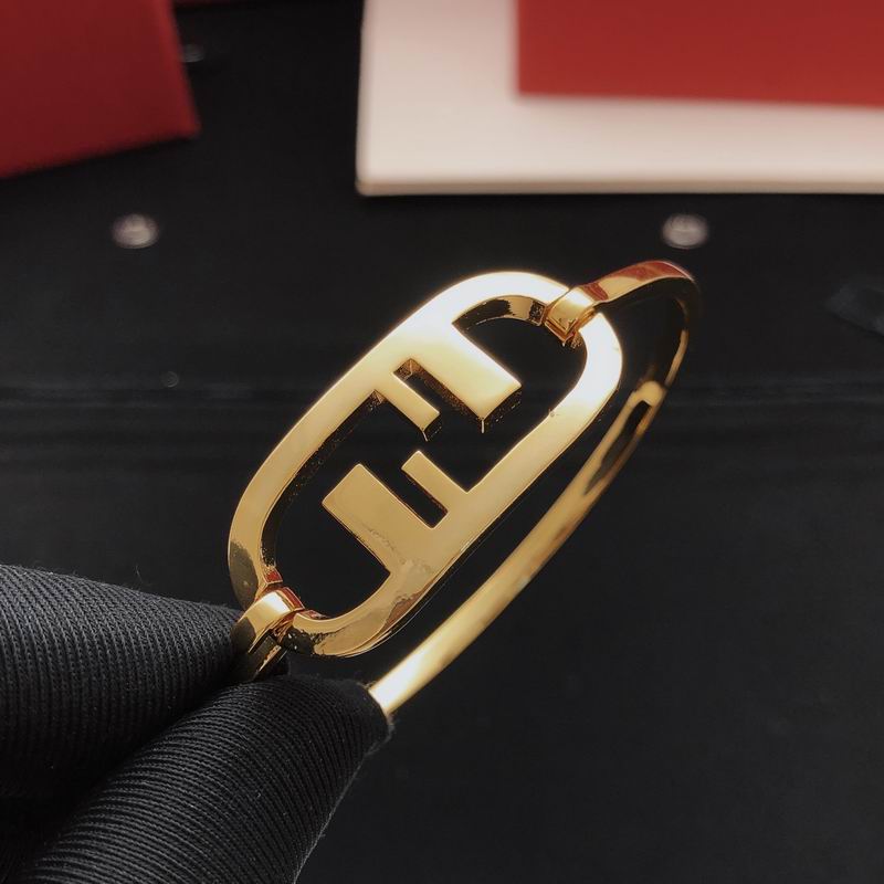 Fendi bracelet 01yxx06 (2)