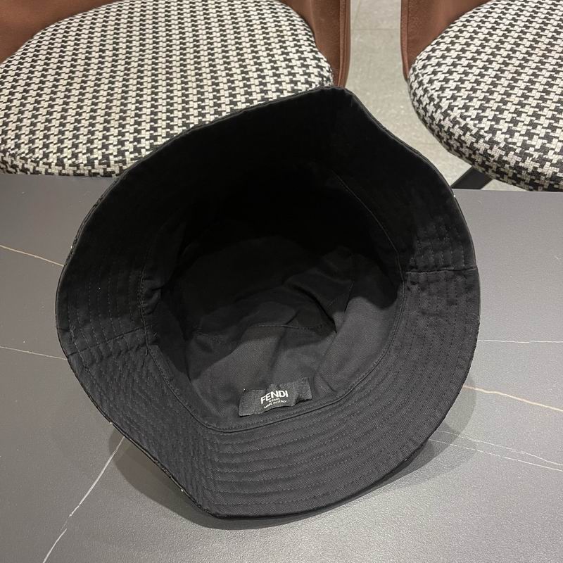 Fendi hat (658)